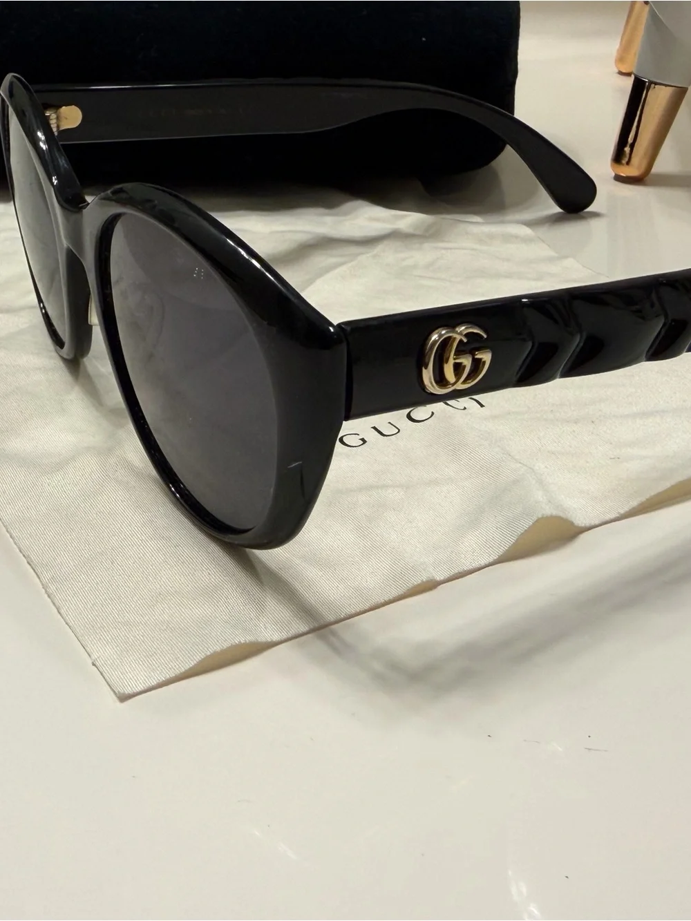 Gucci Black Round Women's Sunglasses with Gold Hardware - Picture 2 of 10